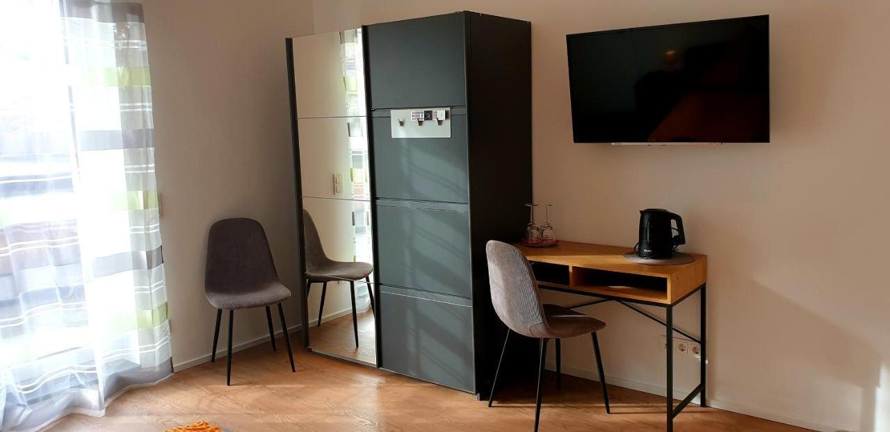 Weingut U. Gaestehaus Becker Platten Luaran gambar